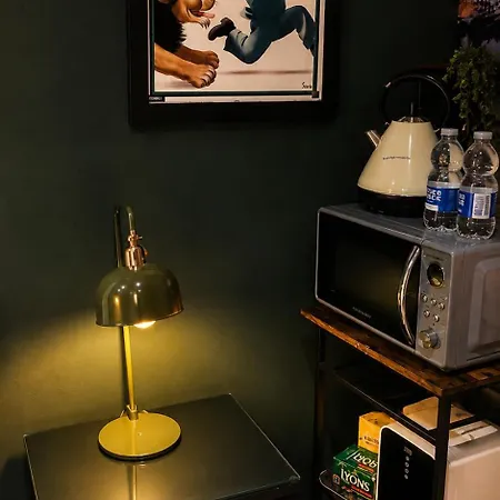 Modern Double Room With Private Bathroom In Host'S Dublin Apartment Vendégház