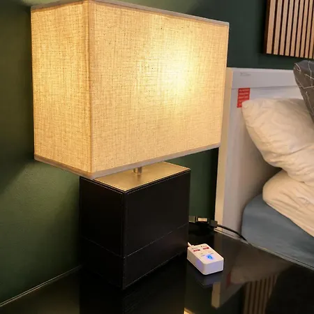 Modern Double Room With Private Bathroom In Host'S Dublin Apartment Vendégház 3*